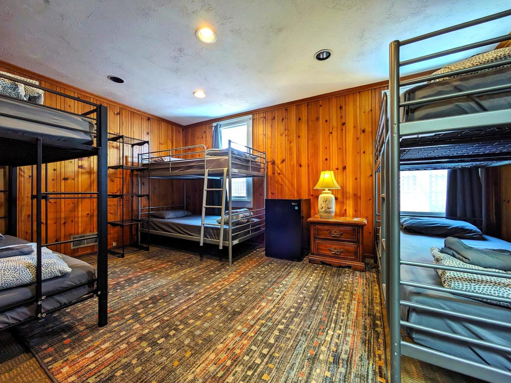 Bunk & Brew Historic Lucas House - Hostel Bend Exterior photo